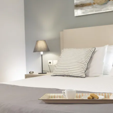 Captain Nick 2* Mikros Gialos