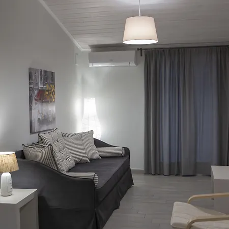 Captain Nick 2* Mikros Gialos